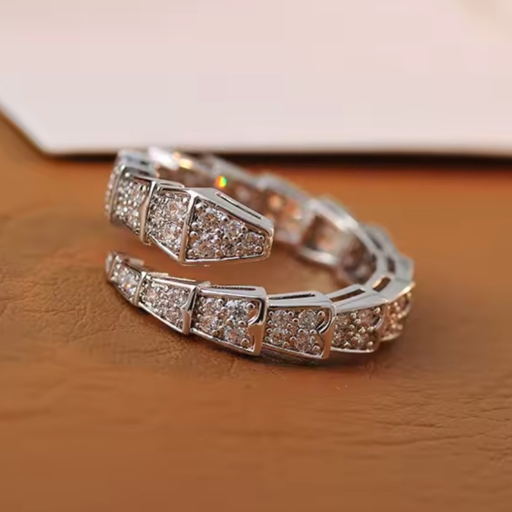 Serpenti Ring in White Gold - Picture 3 of 6